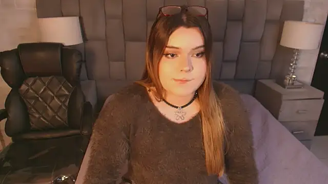 Snapshot of Maxxxine1 chatting on 11-05-25, 06:02 Maxxxine1 online show from 11-05-25, 06:02