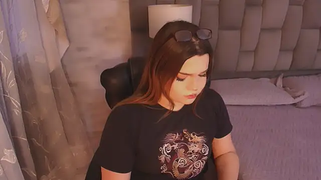 Snapshot of Maxxxine1 chatting on 11-06-25, 11:00 Maxxxine1 online show from 11-06-25, 11:00