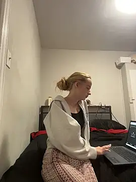 Snapshot of SeccySerena chatting on 02-25-26, 05:33 SeccySerena online show from 02-25-26, 05:33