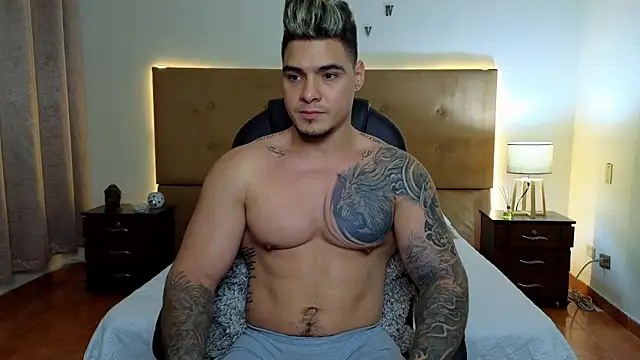 Snapshot of Steven_Velez chatting on 09-18-25, 01:40 Steven Velez online show from 09-18-25, 01:40