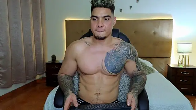 Snapshot of Steven_Velez chatting on 10-04-25, 02:31 Steven Velez online show from 10-04-25, 02:31