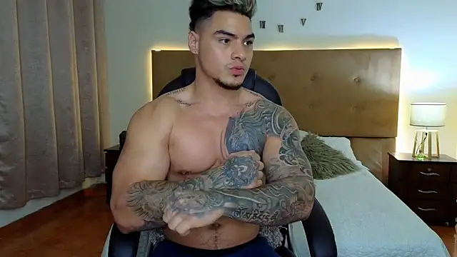 Snapshot of Steven_Velez chatting on 10-05-25, 04:33 Steven Velez online show from 10-05-25, 04:33