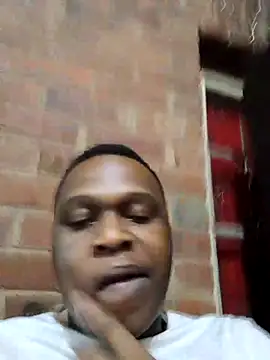 Snapshot of Moet_Chandon chatting on 11-02-25, 08:00 Moet Chandon online show from 11-02-25, 08:00