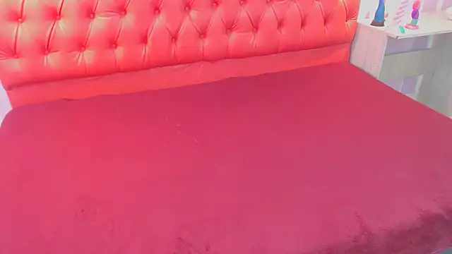 Bunny Petit online show from 10-09-25, 12:47