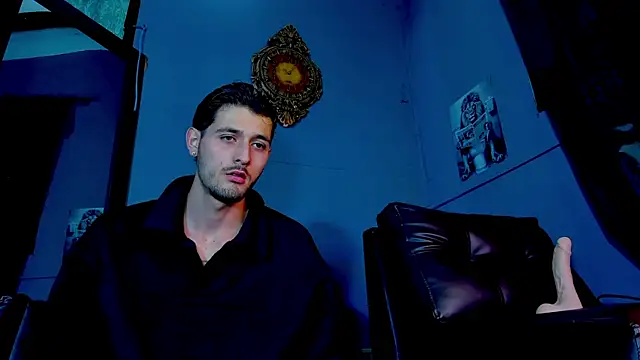 alejo  323   online show from 04-21-26, 03:35