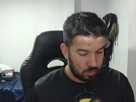 Axel11113 online show from 10-01-25, 02:17