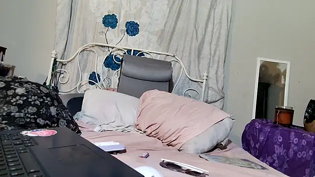 Snapshot of g0lden_are0las89 chatting on 03-18-26, 10:29 g0lden are0las89 online show from 03-18-26, 10:29