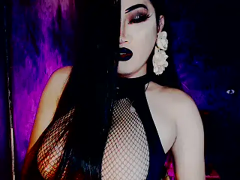 Snapshot of Mistress4fun chatting on 10-19-25, 10:38 Mistress4fun online show from 10-19-25, 10:38