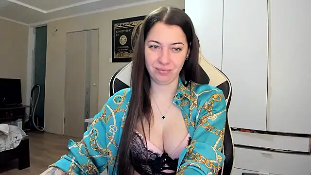 EmiLovsi online show from 01-19-26, 04:22