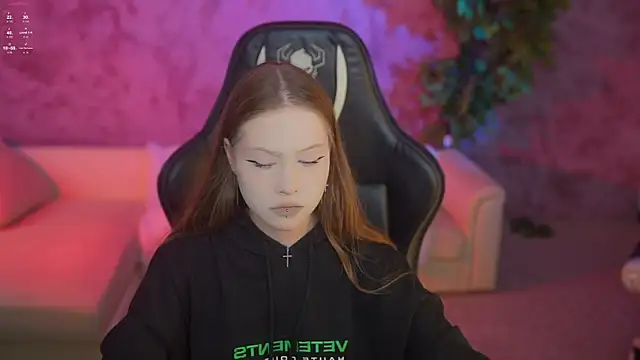 Snapshot of Esmie_Smile chatting on 09-13-25, 02:28 Esmie Smile online show from 09-13-25, 02:28