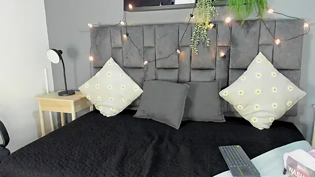 RiriiBrunette   online show from 11-12-25, 11:43