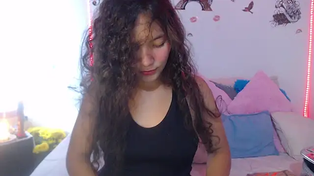 Snapshot of mia_blue01 chatting on 09-28-25, 04:23 mia blue01 online show from 09-28-25, 04:23