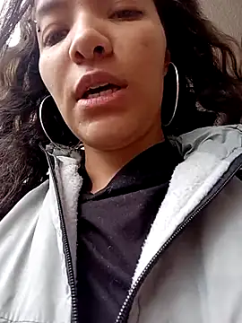 Snapshot of mia_blue01 chatting on 10-05-25, 04:27 mia blue01 online show from 10-05-25, 04:27