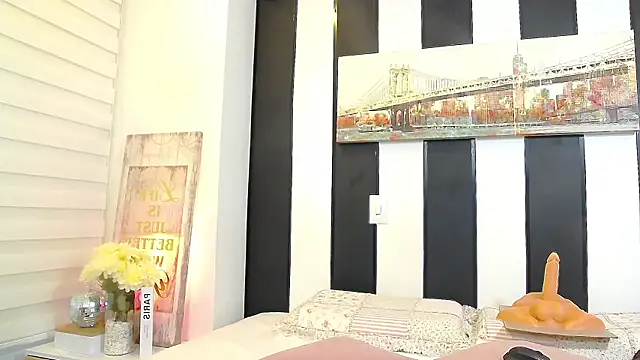 Snapshot of ParisRoux chatting on 10-25-25, 08:14 ParisRoux online show from 10-25-25, 08:14