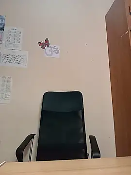 Snapshot of Ami_Foxy chatting on 06-18-26, 08:25 Ami Foxy online show from 06-18-26, 08:25