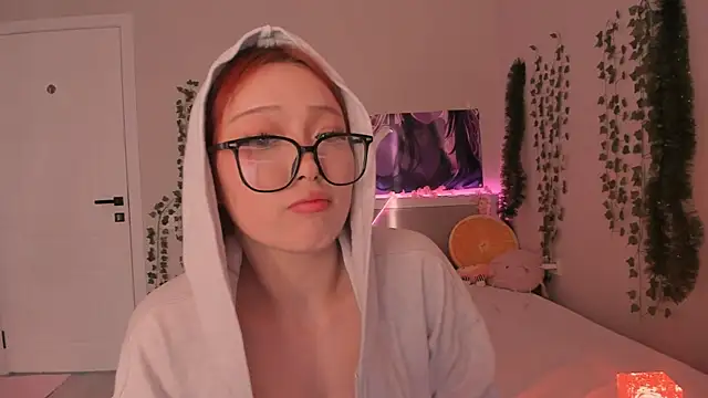 yuna loon online show from 12-05-25, 04:21