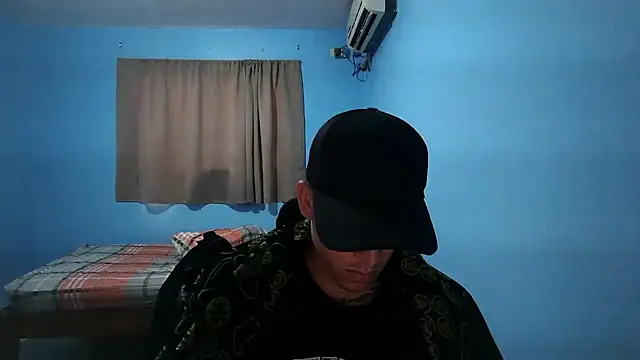 Snapshot of Jaket_lovers chatting on 10-10-25, 06:51 Jaket lovers online show from 10-10-25, 06:51