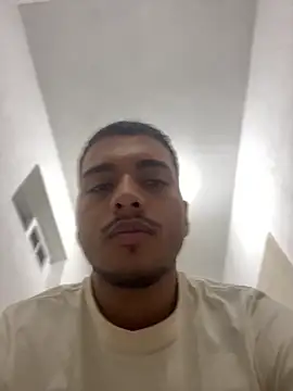 Snapshot of michel_g1 chatting on 04-05-26, 11:46 michel g1 online show from 04-05-26, 11:46