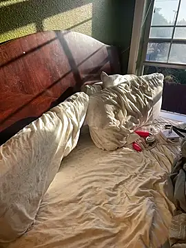 caramel  cremes online show from 11-10-25, 02:16