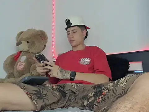 Snapshot of Mateo_Escobar chatting on 11-08-25, 04:45 Mateo Escobar online show from 11-08-25, 04:45