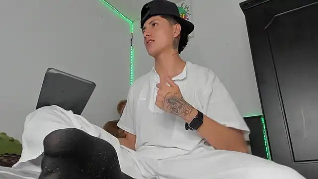 Snapshot of Mateo_Escobar chatting on 11-21-25, 10:52 Mateo Escobar online show from 11-21-25, 10:52