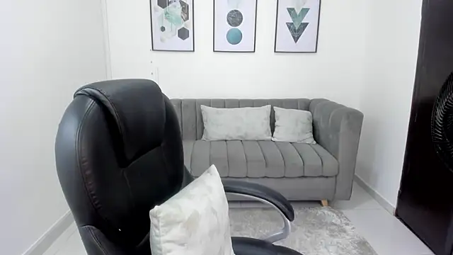 Snapshot of violettasweet__ chatting on 09-19-25, 04:29 violettasweet   online show from 09-19-25, 04:29
