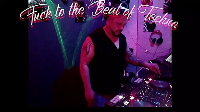 Snapshot of Wir2002Paar chatting on 03-14-26, 01:55 Wir2002Paar online show from 03-14-26, 01:55