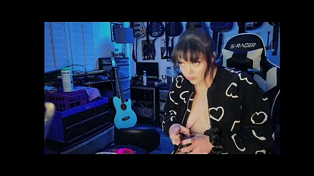 TheSlutMuffin online show from 12-18-25, 08:42