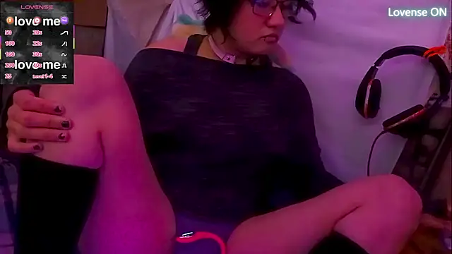 Snapshot of Ftm_Bunny chatting on 12-20-25, 01:18 Ftm Bunny online show from 12-20-25, 01:18