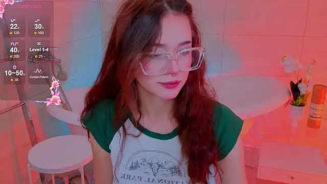 Snapshot of Adetta chatting on 11-11-25, 11:21 Adetta online show from 11-11-25, 11:21