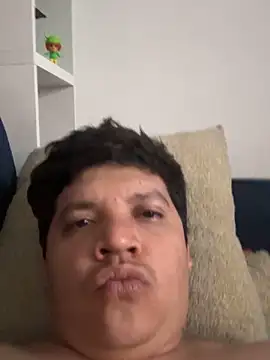 Snapshot of michael877675 chatting on 02-15-26, 06:43 michael877675 online show from 02-15-26, 06:43