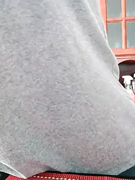 Bradd 32 online show from 10-25-25, 04:57