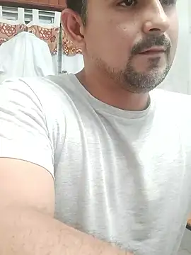 Snapshot of Bradd_32 chatting on 01-09-26, 05:32 Bradd 32 online show from 01-09-26, 05:32