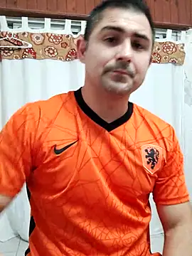 Snapshot of Bradd_32 chatting on 02-16-26, 04:08 Bradd 32 online show from 02-16-26, 04:08