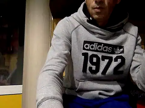 adiluci1 online show from 10-12-25, 01:48