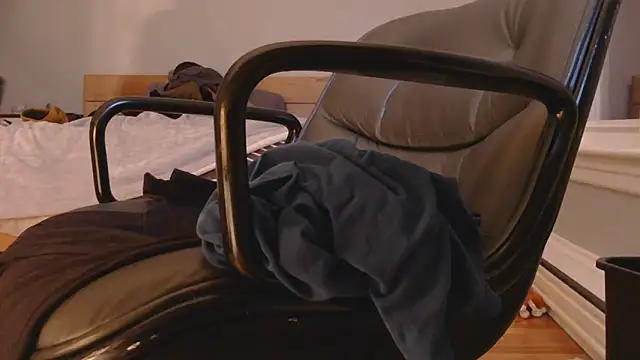 Snapshot of hungbottom603 chatting on 02-09-26, 11:20 hungbottom603 online show from 02-09-26, 11:20