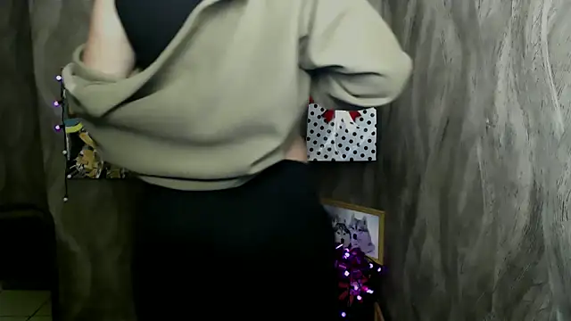 Linda S  online show from 11-22-25, 01:54