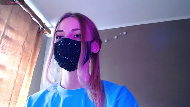 Snapshot of Iris_lave chatting on 09-09-25, 01:54 Iris lave online show from 09-09-25, 01:54