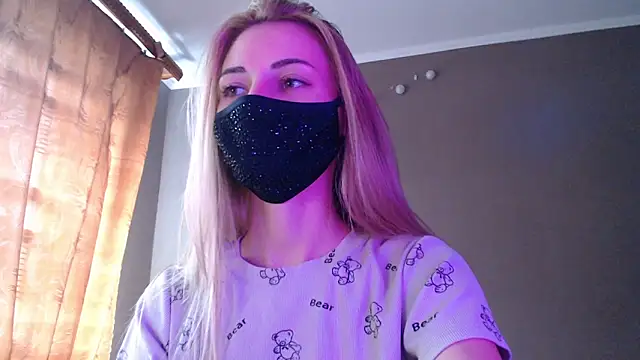 Snapshot of Iris_lave chatting on 09-25-25, 01:37 Iris lave online show from 09-25-25, 01:37