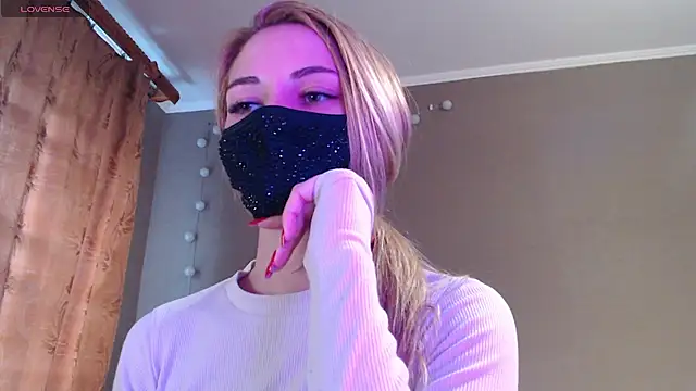 Snapshot of Iris_lave chatting on 09-29-25, 03:06 Iris lave online show from 09-29-25, 03:06