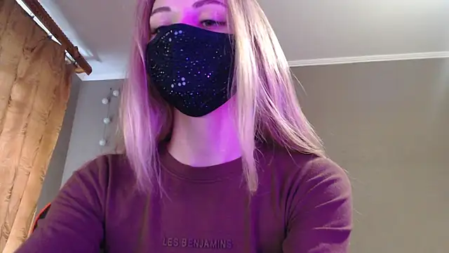 Snapshot of Iris_lave chatting on 10-16-25, 02:18 Iris lave online show from 10-16-25, 02:18