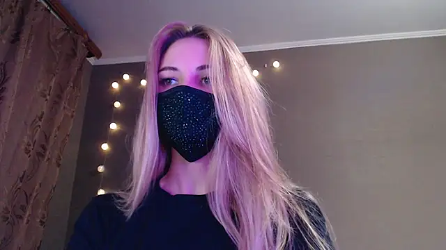 Snapshot of Iris_lave chatting on 10-26-25, 04:35 Iris lave online show from 10-26-25, 04:35