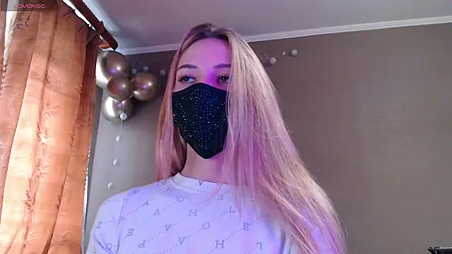 Snapshot of Iris_lave chatting on 11-04-25, 01:21 Iris lave online show from 11-04-25, 01:21