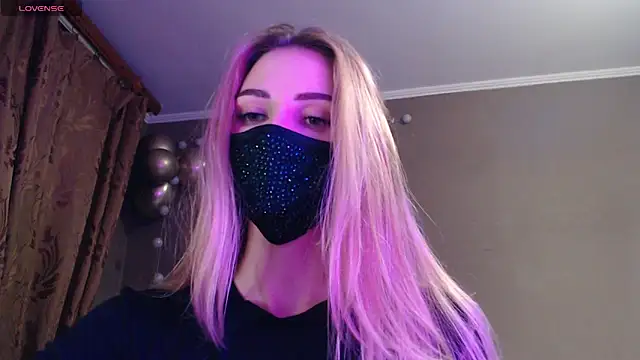 Snapshot of Iris_lave chatting on 11-12-25, 04:18 Iris lave online show from 11-12-25, 04:18