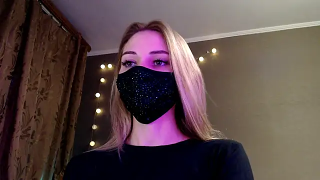 Snapshot of Iris_lave chatting on 12-14-25, 04:12 Iris lave online show from 12-14-25, 04:12