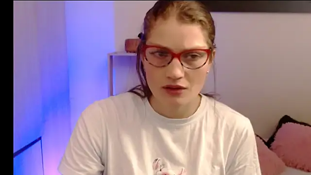 Snapshot of Camila-ventura chatting on 06-15-26, 01:02 Camila-ventura online show from 06-15-26, 01:02