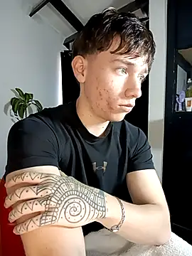 Logan sixxer online show from 09-13-25, 05:24