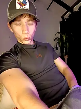 Snapshot of Logan_sixxer chatting on 12-21-25, 10:17 Logan sixxer online show from 12-21-25, 10:17