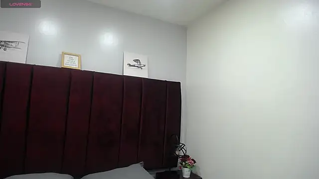 Snapshot of Vale_honny chatting on 10-20-25, 01:22 Vale honny online show from 10-20-25, 01:22