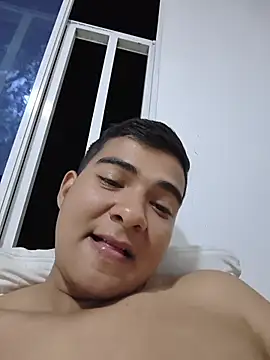 Snapshot of DeivanR_6 chatting on 11-20-25, 04:01 DeivanR 6 online show from 11-20-25, 04:01